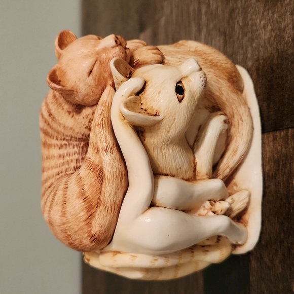 Harmony Kingdom "Rather Large Friends" trinket box - Picture 9 of 10